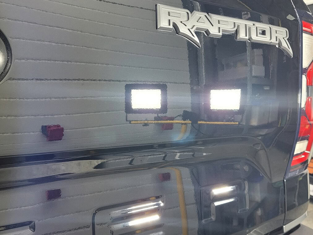 Ford Raptor pred