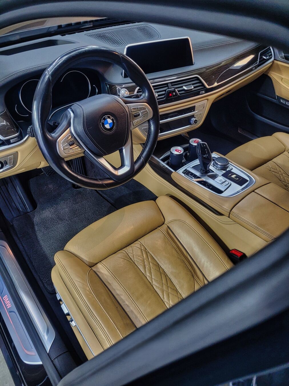 BMW 730d interiér detail
