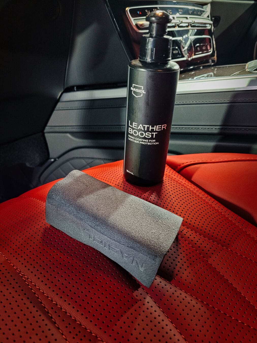 Nasiol LeatherBoost felvitele Mercedes G63 AMG bőrére